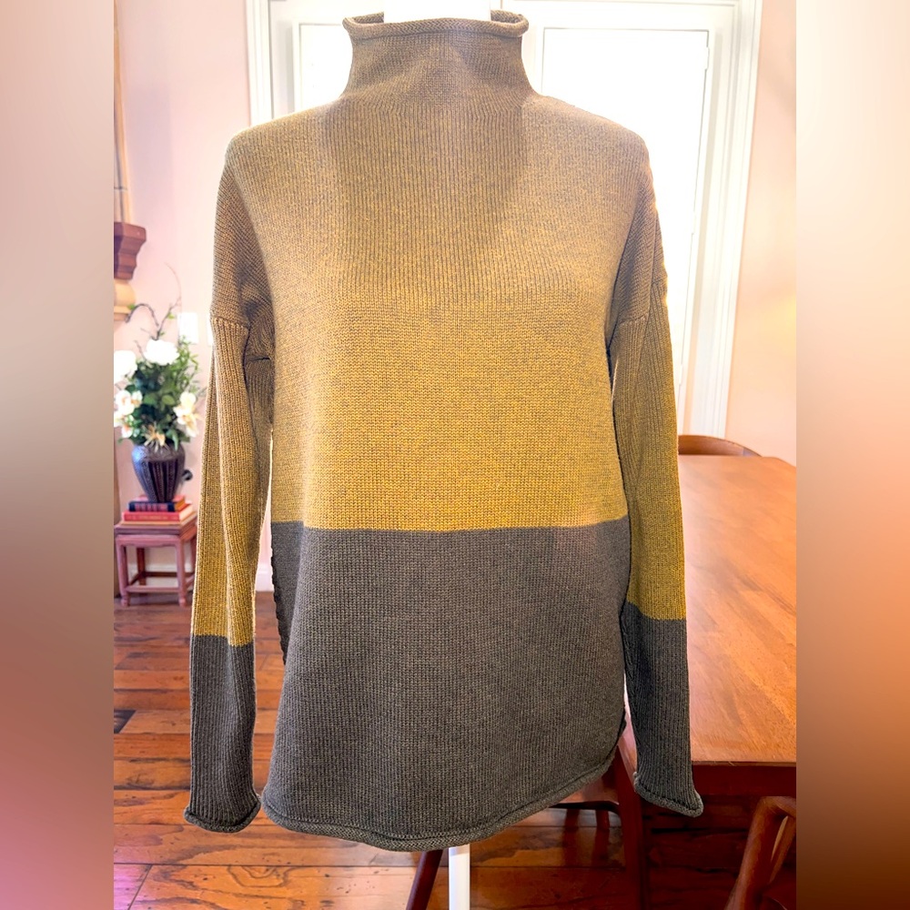 Tahari Women Funnel Neck Sweater Color Block Olive Minimal Lagenlook. Size M